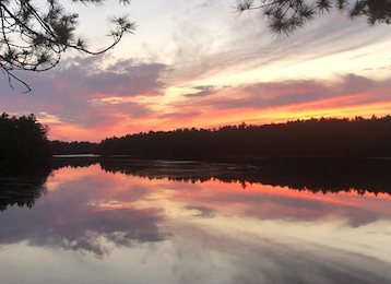 La Rivière Petawawa fait partie des territoires traditionnels non cédés de la Nation algonquine anishinaabe.